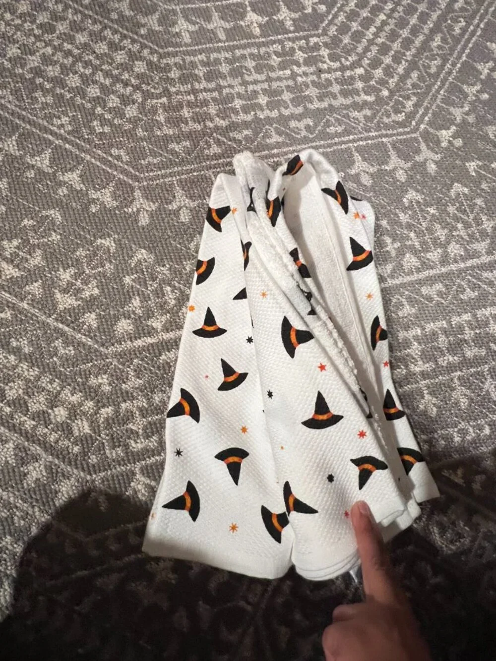 Cupcakes & cashmere halloween kitchen towels set 3 mom wife witch hats NWT